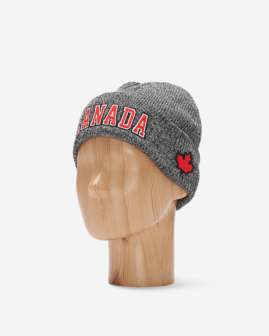 gorro con apliques northern roots para niños