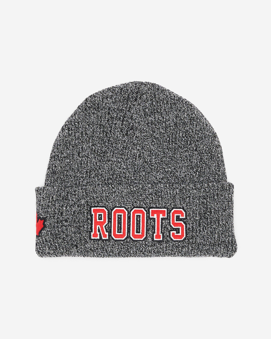 gorro con apliques northern roots para niños
