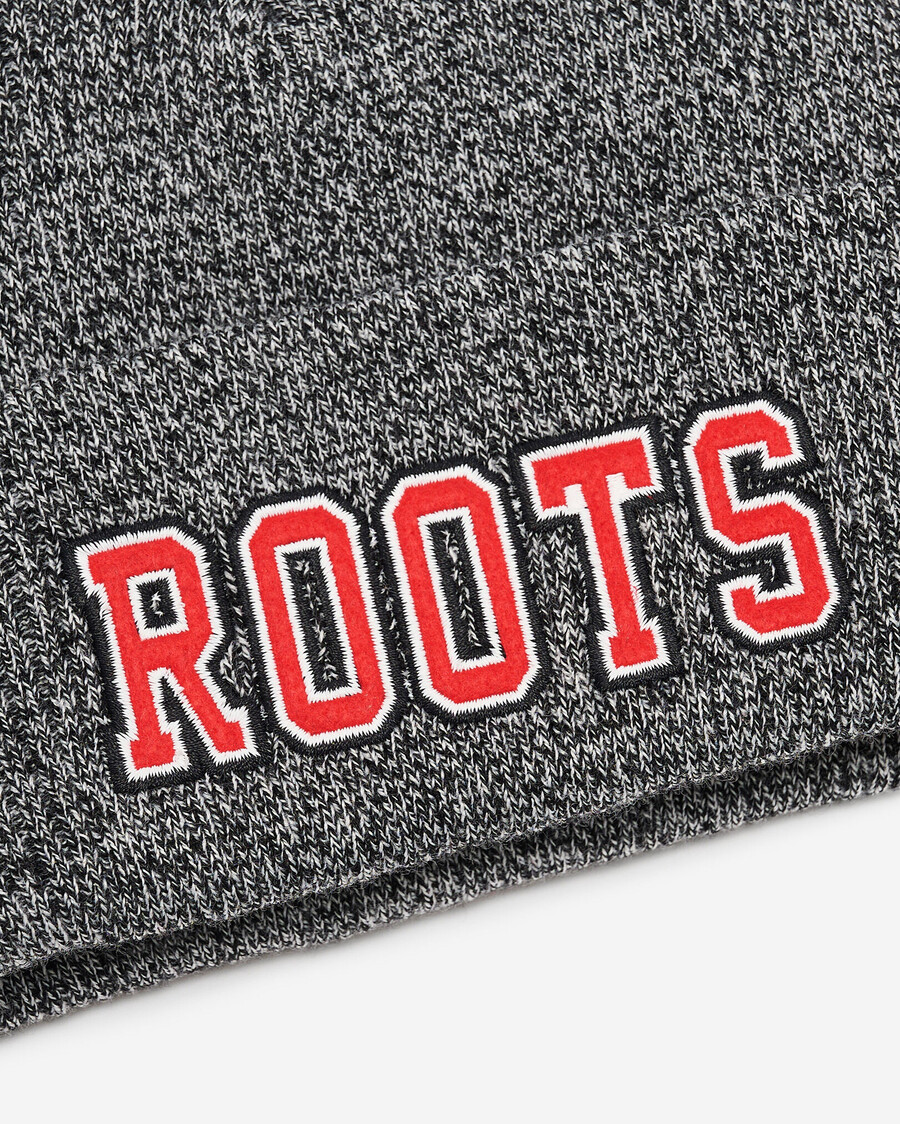 gorro con apliques northern roots para niños
