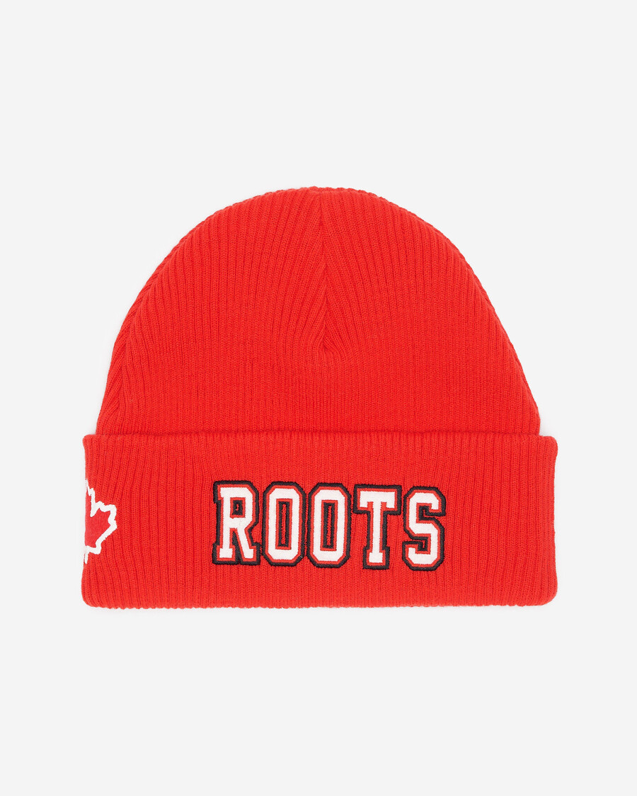 gorro con apliques northern roots para niños
