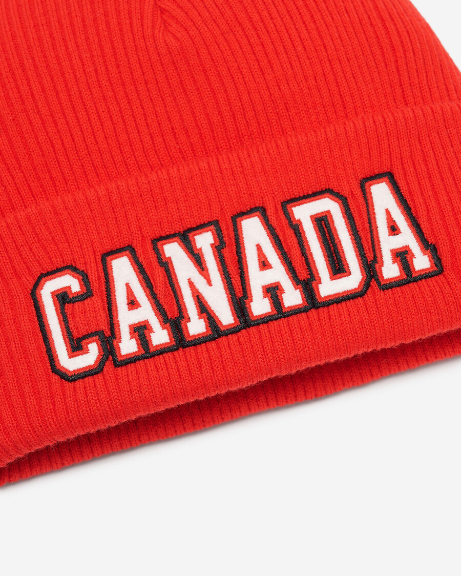 gorro con apliques northern roots para niños