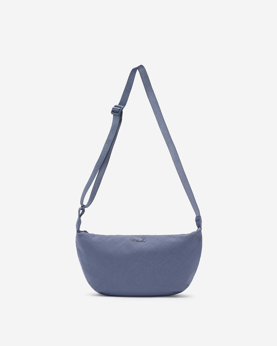bolso mediano de media luna de nailon