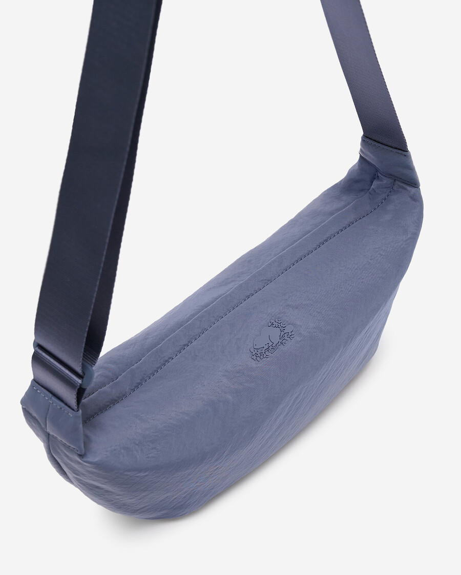 bolso mediano de media luna de nailon