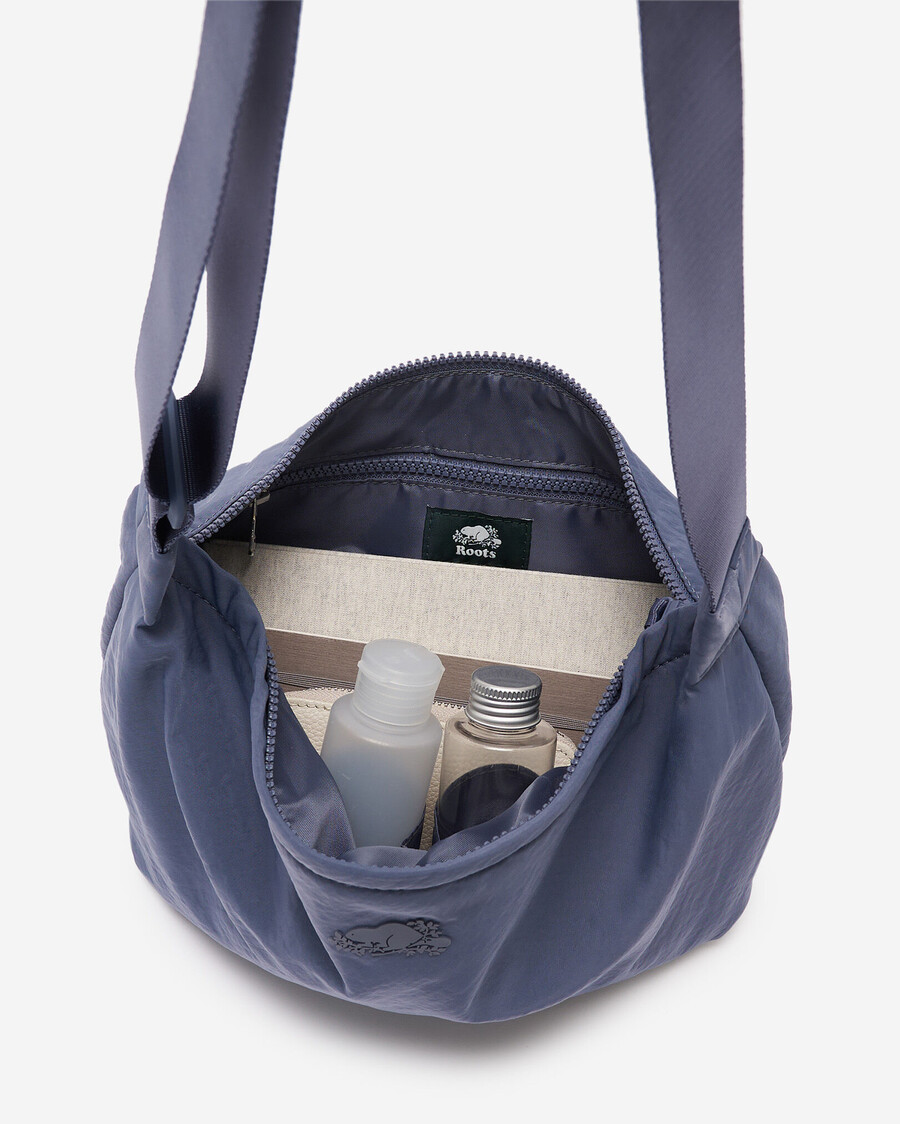 bolso mediano de media luna de nailon