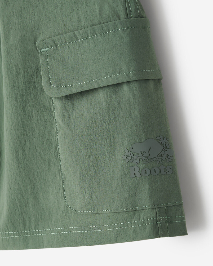 pantalón corto cargo híbrido para niños pequeños
