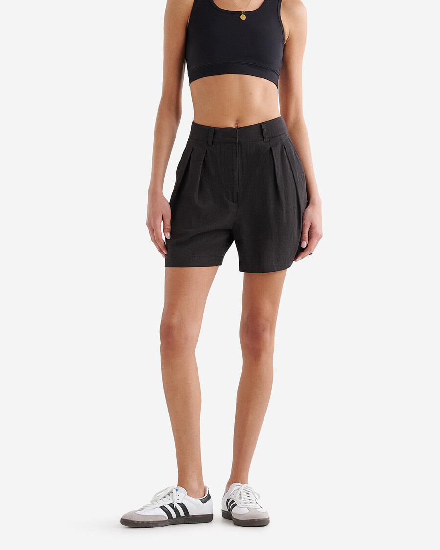 pantalón corto plisado de lino para caminar de 35 pulgadas
