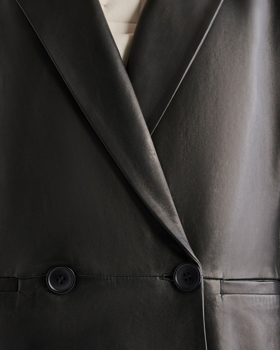 blazer cruzado de cuero para mujer