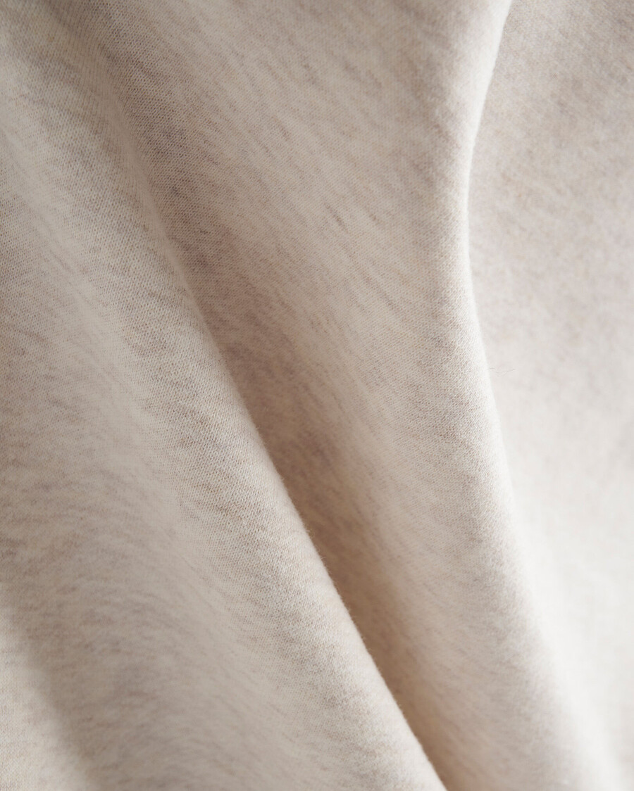 cuello redondo con apliques de cuadros