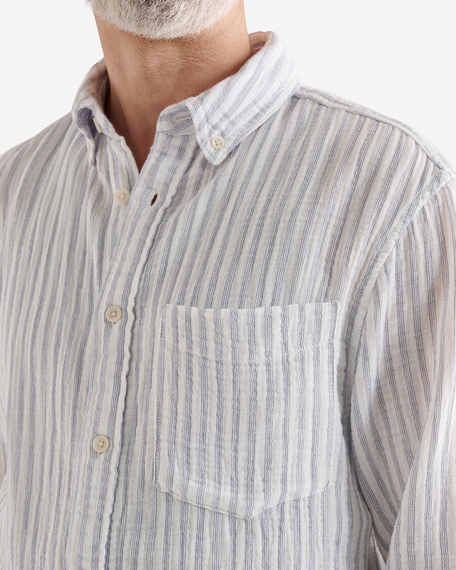 camisa relajada con botones de isla